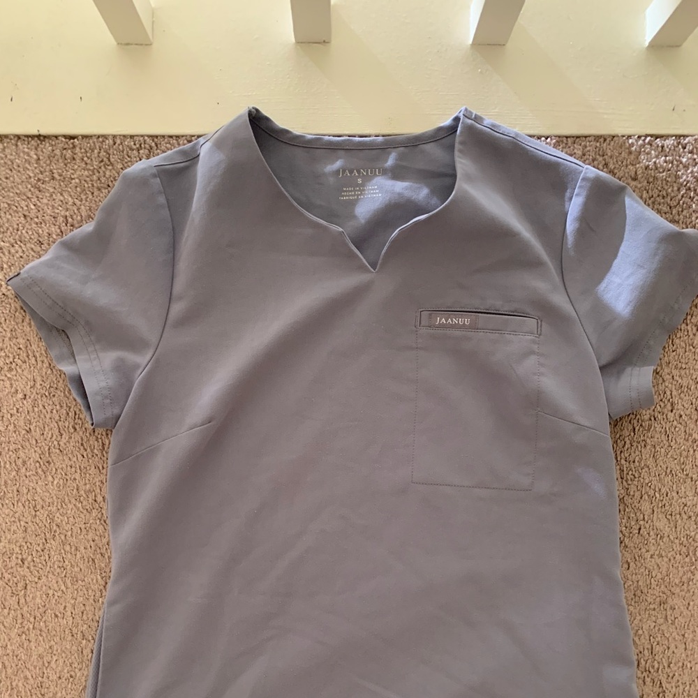 Jaanuu grey scrub top size small